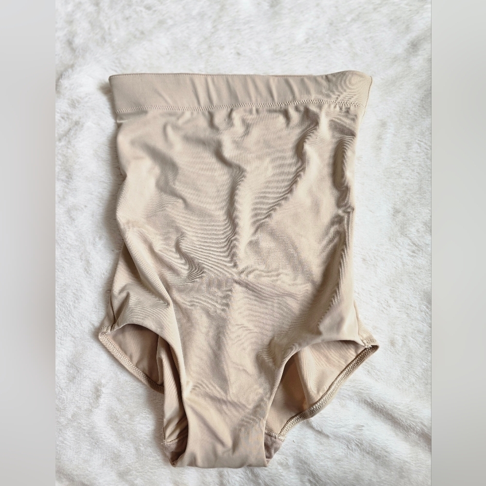 New Asset By Spanx Shaping Brief Size Small
